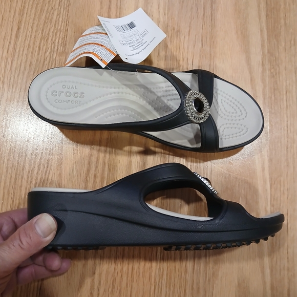 Crocs Sanrah Beaded Wedge Sandals Size 8 for Women - Picture 7 of 10